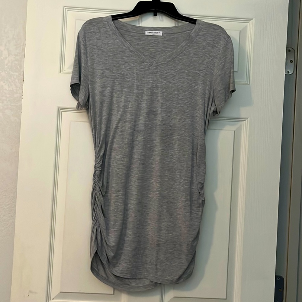 WOMEN’S MATERNITY TEE : SIZE LARGE